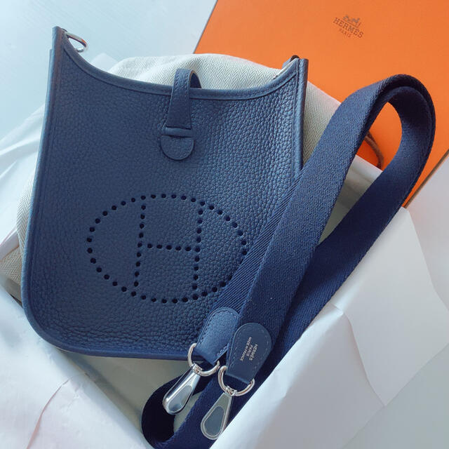 Hermes(エルメス)のエブリンTPM アマゾン ブルーニュイ エルメス　ミニ レディースのバッグ(ショルダーバッグ)の商品写真