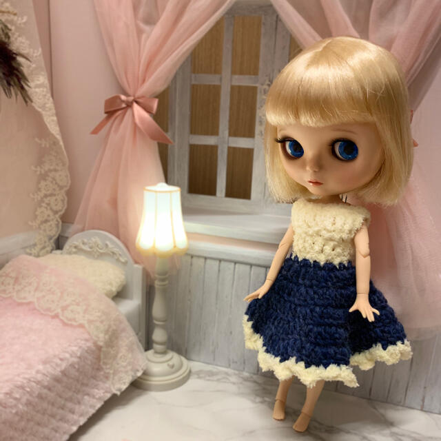 ドールハウス　出窓＊ピンクのスイートルーム☆ ハンドメイドのおもちゃ(ミニチュア)の商品写真