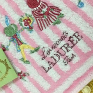 ラデュレ(LADUREE)のLADUREEラデュレタオルハンカチピンク刺繍(ハンカチ)