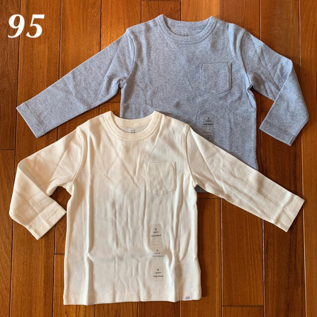 babyGAP(ベビーギャップ)の新品☆babygap☆胸ポケット付き長袖Tシャツ☆95㎝ キッズ/ベビー/マタニティのキッズ服男の子用(90cm~)(Tシャツ/カットソー)の商品写真