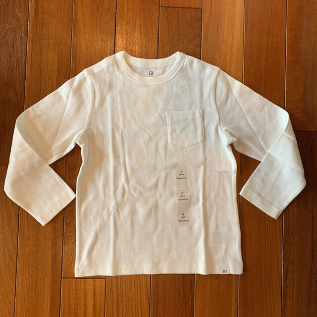 babyGAP(ベビーギャップ)の新品☆babygap☆胸ポケット付き長袖Tシャツ☆95㎝ キッズ/ベビー/マタニティのキッズ服男の子用(90cm~)(Tシャツ/カットソー)の商品写真