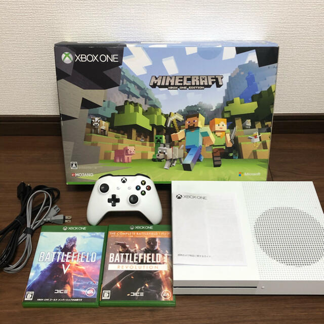 Xbox(エックスボックス)のxbox one s  バトルフィールド　2本付 エンタメ/ホビーのゲームソフト/ゲーム機本体(家庭用ゲーム機本体)の商品写真