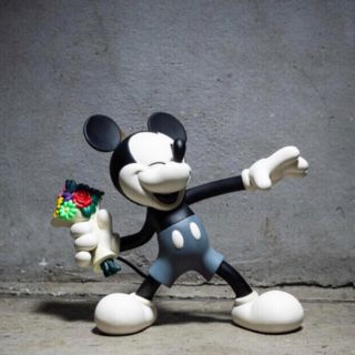 ディズニー(Disney)のglamb × Micky グラム ミッキー フィギュア モノクロ　バンクシー(キャラクターグッズ)