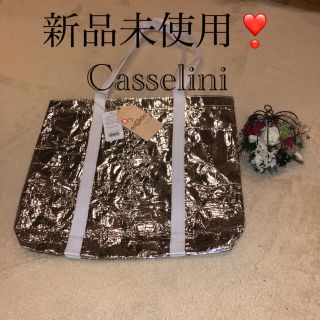 キャセリーニ(Casselini)の新品未使用❣️ Casselini ビニールトートバッグ シルバー、ベルト　白(トートバッグ)