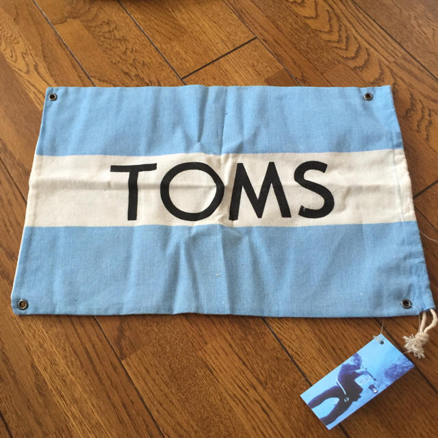 TOMS(トムズ)の新品☆TOMS・きんちゃく袋 レディースのファッション小物(ポーチ)の商品写真