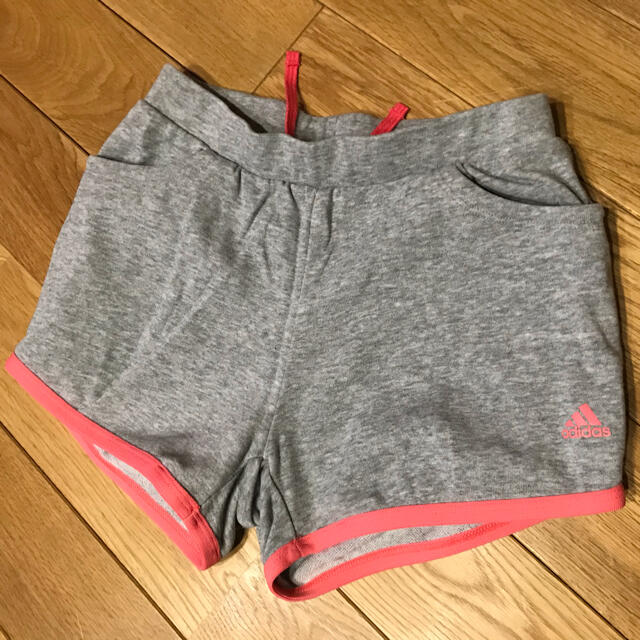 adidas(アディダス)のAKK様専用　adidas  ショートパンツ キッズ/ベビー/マタニティのキッズ服女の子用(90cm~)(パンツ/スパッツ)の商品写真