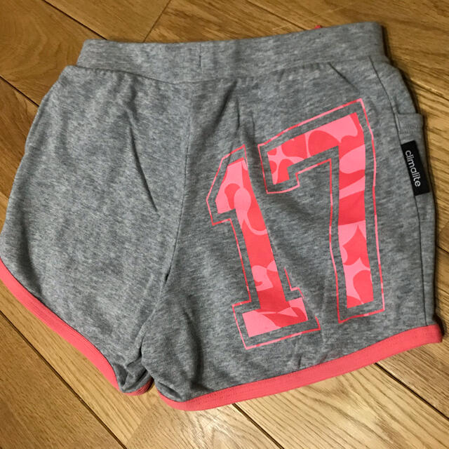 adidas(アディダス)のAKK様専用　adidas  ショートパンツ キッズ/ベビー/マタニティのキッズ服女の子用(90cm~)(パンツ/スパッツ)の商品写真