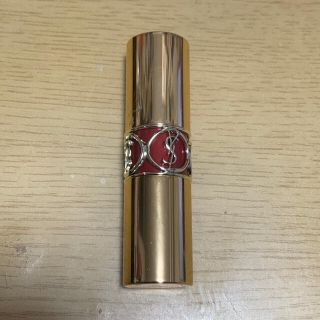 イヴサンローランボーテ(Yves Saint Laurent Beaute)のYSL イヴサンローラン ルージュボリュプテシャイン 76 レッドインザダーク(口紅)