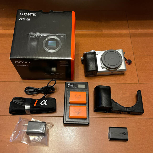 【2月10日まで値下げ中】SONY a6400 シルバー バッテリー3個付き