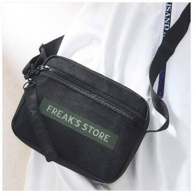 FREAK'S STORE(フリークスストア)のSPRING付録 | フリークスストア ロゴチャーム付きショルダーバッグ レディースのバッグ(ショルダーバッグ)の商品写真