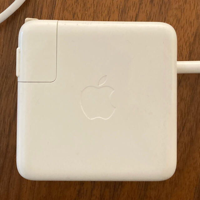 Apple(アップル)の純正 Mac 充電器 USB-C W61 スマホ/家電/カメラのPC/タブレット(PC周辺機器)の商品写真