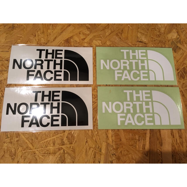 THE NORTH FACE(ザノースフェイス)のノースフェイス カッティングステッカー 白 2枚 黒 2枚 正規品 スポーツ/アウトドアのアウトドア(その他)の商品写真