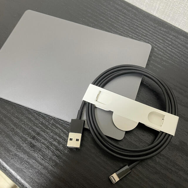 Apple(アップル)のApple Magic Trackpad 2 スペースグレー スマホ/家電/カメラのPC/タブレット(PC周辺機器)の商品写真