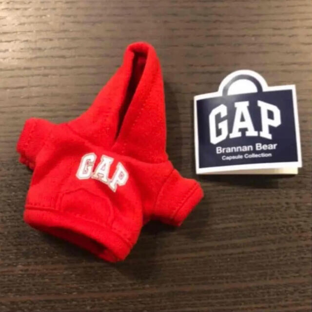 GAP(ギャップ)のギャップ  ガチャガチャ 赤 レッド 激レア かわいい ぬいぐるみ  着せ替え エンタメ/ホビーのおもちゃ/ぬいぐるみ(ぬいぐるみ)の商品写真