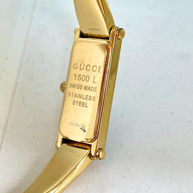 Gucci(グッチ)の254 グッチ時計　新品電池　1500 ゴールド　ハングルタイプ　スクエア レディースのファッション小物(腕時計)の商品写真