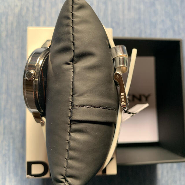 DKNY(ダナキャランニューヨーク)のDKNY 腕時計　新品未使用 レディースのファッション小物(腕時計)の商品写真