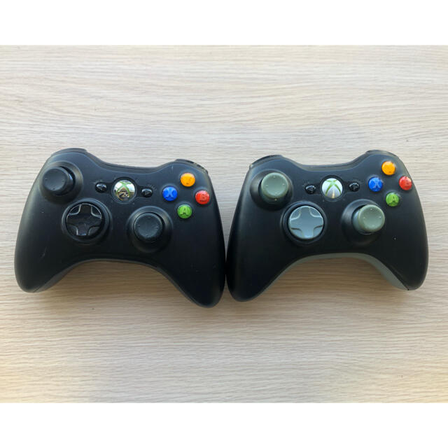Xbox360(エックスボックス360)のXbox360コントローラー　2台　黒 エンタメ/ホビーのゲームソフト/ゲーム機本体(家庭用ゲーム機本体)の商品写真