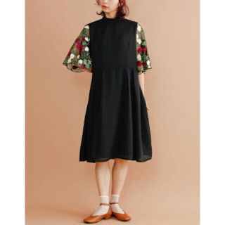 メルロー(merlot)の【新品未使用】merlot plus 花柄刺繍レース袖ワンピース(ひざ丈ワンピース)