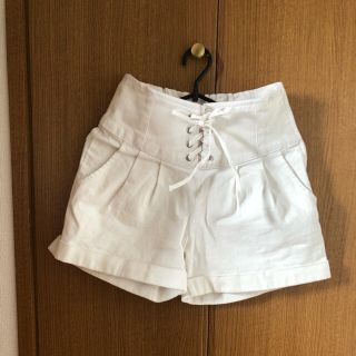 ハニーズ(HONEYS)のショートパンツ　白　ハニーズ(ショートパンツ)