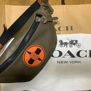 コーチ(COACH)のコーチ　COACH ナルト　リビングトン　新品(ショルダーバッグ)