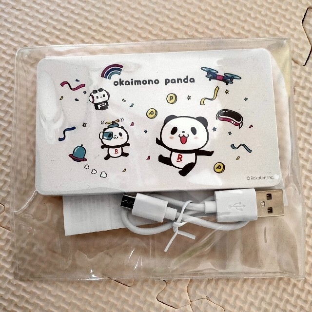 Rakuten(ラクテン)のお買い物パンダ モバイルバッテリー 新品未使用 レア商品 エンタメ/ホビーのおもちゃ/ぬいぐるみ(キャラクターグッズ)の商品写真