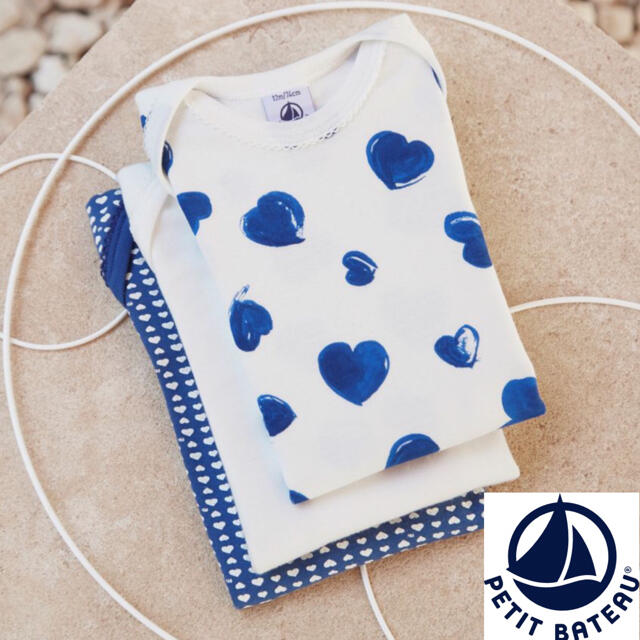 PETIT BATEAU(プチバトー)の【新品】プチバトー 18m 長袖ボディハートプリント3枚組 キッズ/ベビー/マタニティのベビー服(~85cm)(肌着/下着)の商品写真