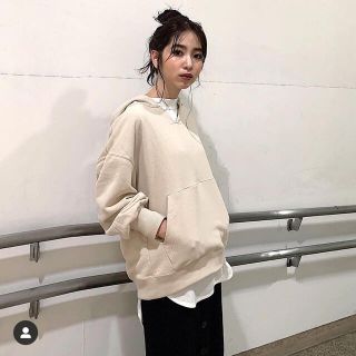 アズールバイマウジー(AZUL by moussy)のAZUL BY MOUSSY 新品SLIT NECK HOODIE パーカー　(カットソー(長袖/七分))