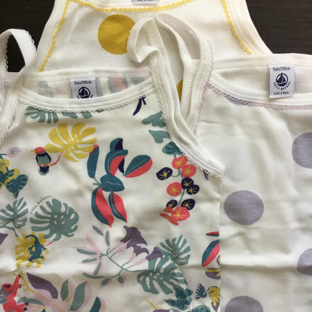 PETIT BATEAU(プチバトー)の【新品】プチバトー 10ans プリントキャミソール3枚組 ポルカドット キッズ/ベビー/マタニティのキッズ服女の子用(90cm~)(下着)の商品写真