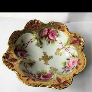 Noritake - オールドノリタケ 薔薇の文様に豪華な金彩がほどこされた深