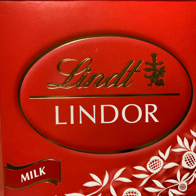 Lindt(リンツ)のリンツ　リンドール　ミルクチョコレート24個 食品/飲料/酒の食品(菓子/デザート)の商品写真