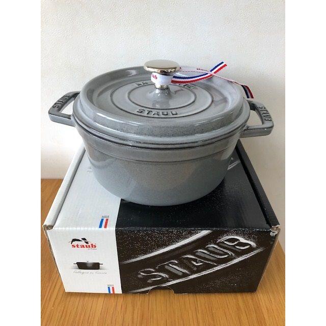 STAUB(ストウブ)の【204】ストウブ ピコ ココット ラウンド 18cm グレー STAUB インテリア/住まい/日用品のキッチン/食器(鍋/フライパン)の商品写真