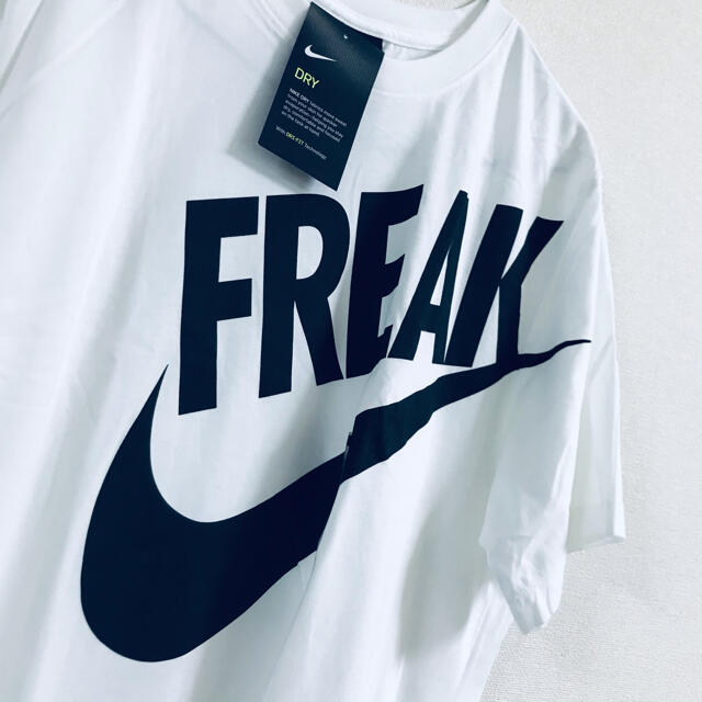 新品　NIKE  シャツ　USモデル　USサイズL FREAK ラン　ジム　トレ メンズのトップス(Tシャツ/カットソー(半袖/袖なし))の商品写真