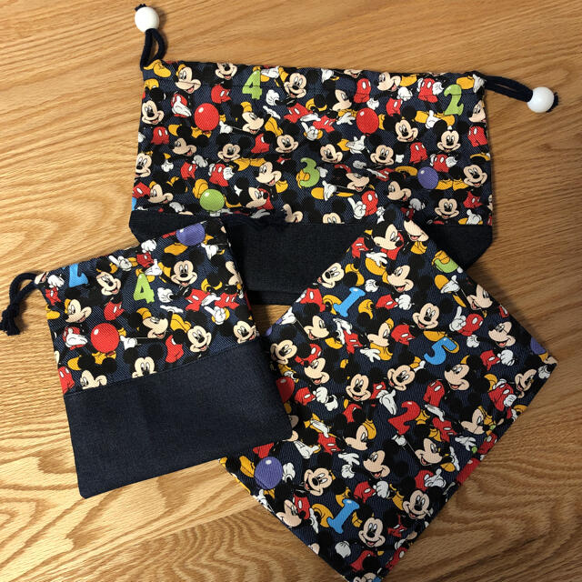 Disney(ディズニー)のお弁当袋3点セット　ミッキデニム柄　ハンドメイド キッズ/ベビー/マタニティのこども用バッグ(ランチボックス巾着)の商品写真