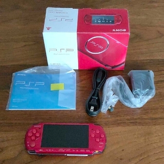 プレイステーションポータブル(PlayStation Portable)の(美品)PSP　3000　レッド(携帯用ゲーム機本体)