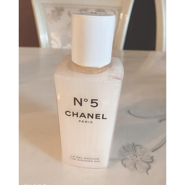 CHANEL(シャネル)のCHANEL N°5  シャワージェル　2020年12月購入品　ほぼ未使用 コスメ/美容のボディケア(ボディソープ/石鹸)の商品写真