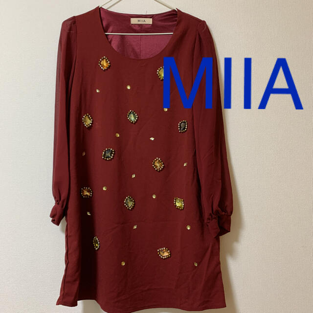 MIIA(ミーア)のMIIA 未使用ワンピース　ボルドー　膝丈ワンピ　ワンピース　　ビジュー レディースのワンピース(ひざ丈ワンピース)の商品写真