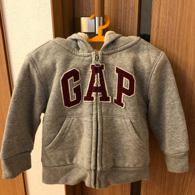 GAP(ギャップ)のGAPパーカー80cm キッズ/ベビー/マタニティのベビー服(~85cm)(トレーナー)の商品写真