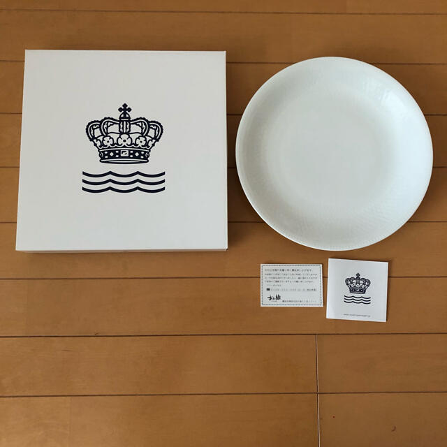 ROYAL COPENHAGEN(ロイヤルコペンハーゲン)のロイヤルコペンハーゲン　WHITE PALMETTE PLATE 26cm インテリア/住まい/日用品のキッチン/食器(食器)の商品写真