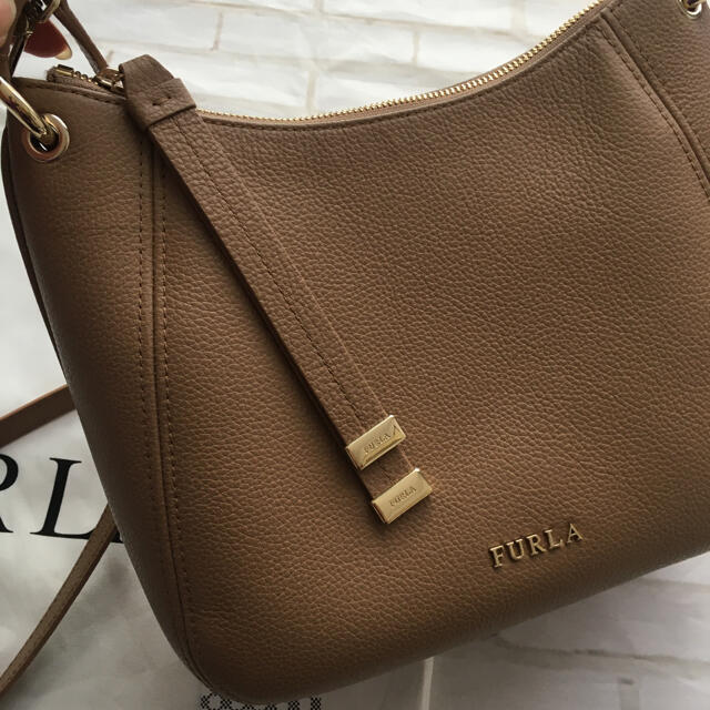 Furla(フルラ)の美品　FURLA フルラ  2way ショルダーバッグ 茶色　ベージュ レディースのバッグ(ショルダーバッグ)の商品写真