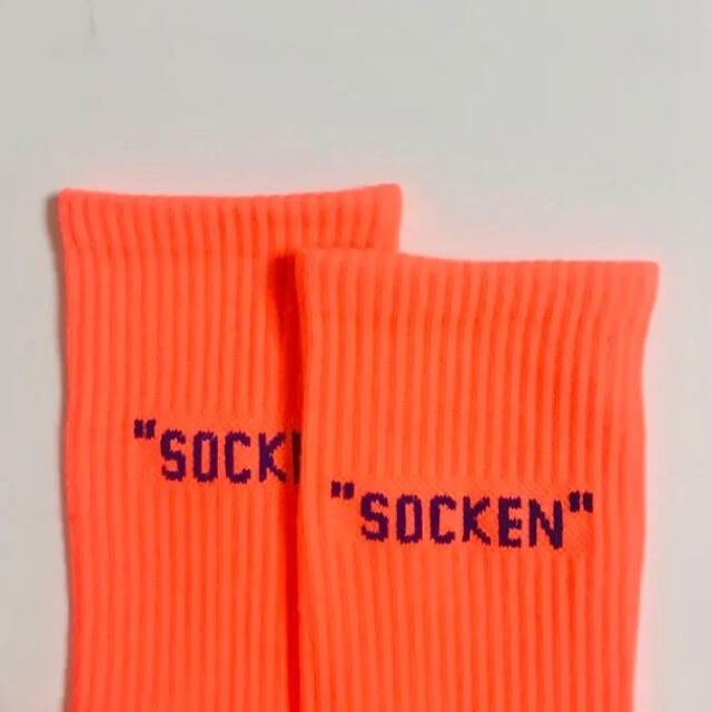 US直輸入！メンズ ミドル丈 ソックス 靴下 “SOCKEN ”ネオン コーラル メンズのレッグウェア(ソックス)の商品写真