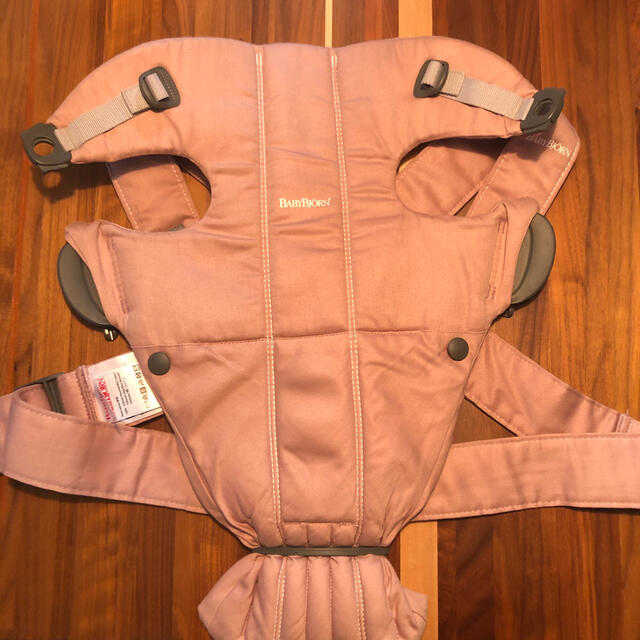 BABYBJORN(ベビービョルン)の<マツコ様専用>ベビージョルン♡抱っこ紐　ミニ　ダスティピンク キッズ/ベビー/マタニティの外出/移動用品(抱っこひも/おんぶひも)の商品写真