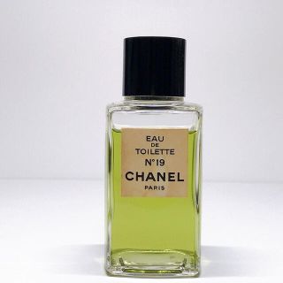 シャネル(CHANEL)の【てゃん様専用品】名香 CHANEL シャネル No.19 オードトワレ 香水 (香水(女性用))