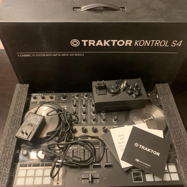 TRAKTOR KONTROL S4 MK3 DJコントローラ 楽器のDJ機器(DJコントローラー)の商品写真
