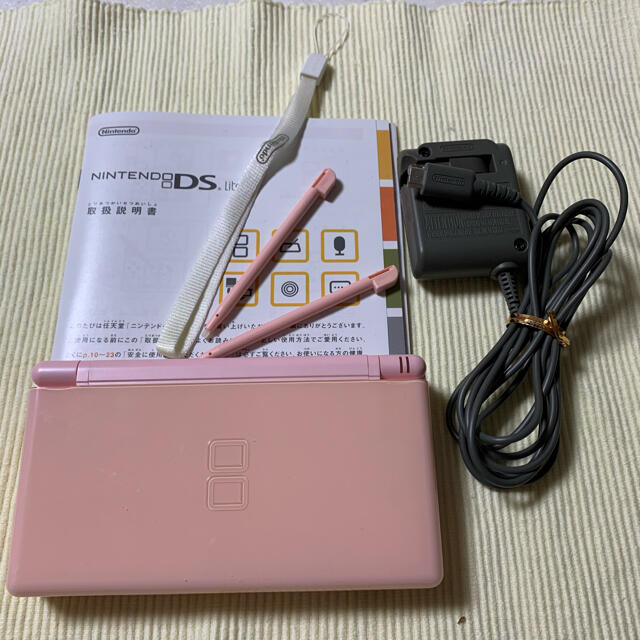 ニンテンドーDS(ニンテンドーDS)のニンテンドー DS LITE ピンク エンタメ/ホビーのゲームソフト/ゲーム機本体(携帯用ゲーム機本体)の商品写真