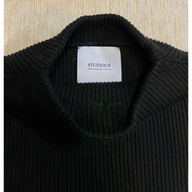 STUDIOUS(ステュディオス)のSTUDIOUS リブ編みモックネックニット ブラック メンズ Mサイズ メンズのトップス(ニット/セーター)の商品写真