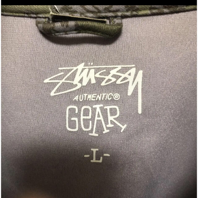 STUSSY(ステューシー)の【良品】stussy パーカー　フルジップ　L  くすみグリーン　カモフラ メンズのトップス(パーカー)の商品写真