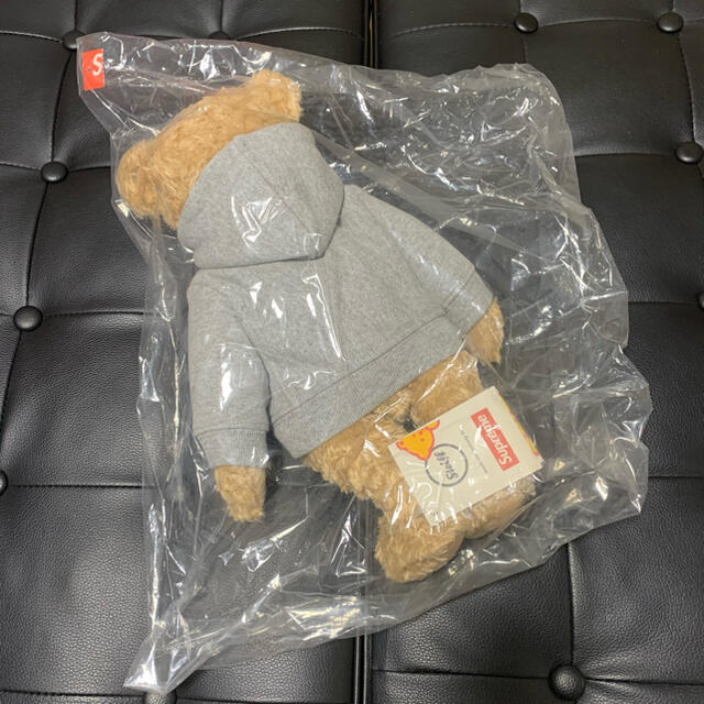 Supreme(シュプリーム)の新品未開封 Supreme Steiff Bear 国内正規品 エンタメ/ホビーのおもちゃ/ぬいぐるみ(ぬいぐるみ)の商品写真