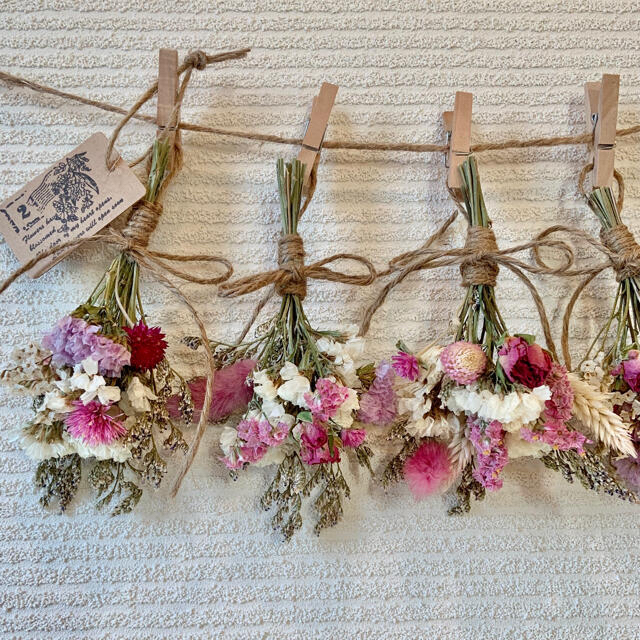 お花たっぷりドライフラワー スワッグ ガーランド❁108薔薇ローズ白ピンク花束 ハンドメイドのフラワー/ガーデン(ドライフラワー)の商品写真
