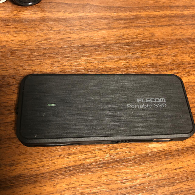 ELECOM(エレコム)のエレコム 外付けSSD 240GB USB3.1(Gen1)対応 ケーブル収納 スマホ/家電/カメラのPC/タブレット(PC周辺機器)の商品写真