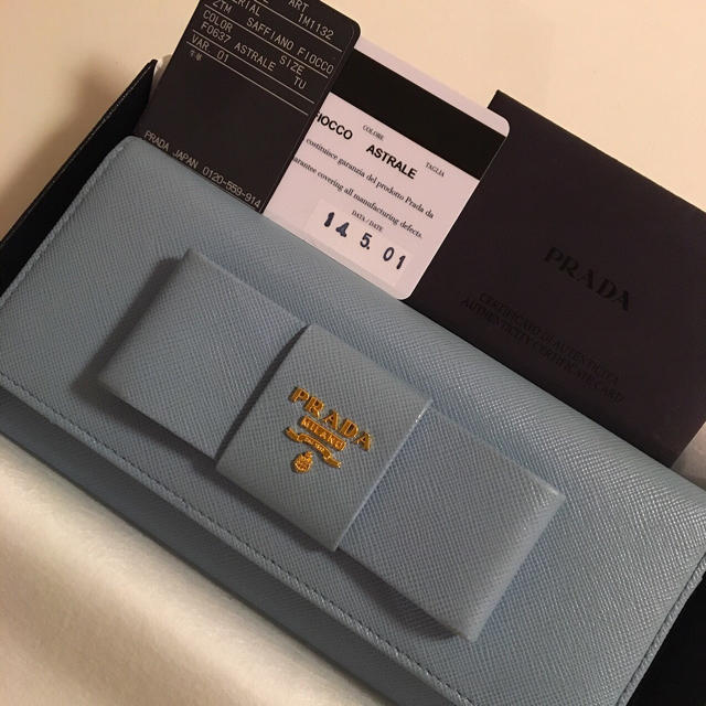 美品》プラダ リボン 長財布 水色-